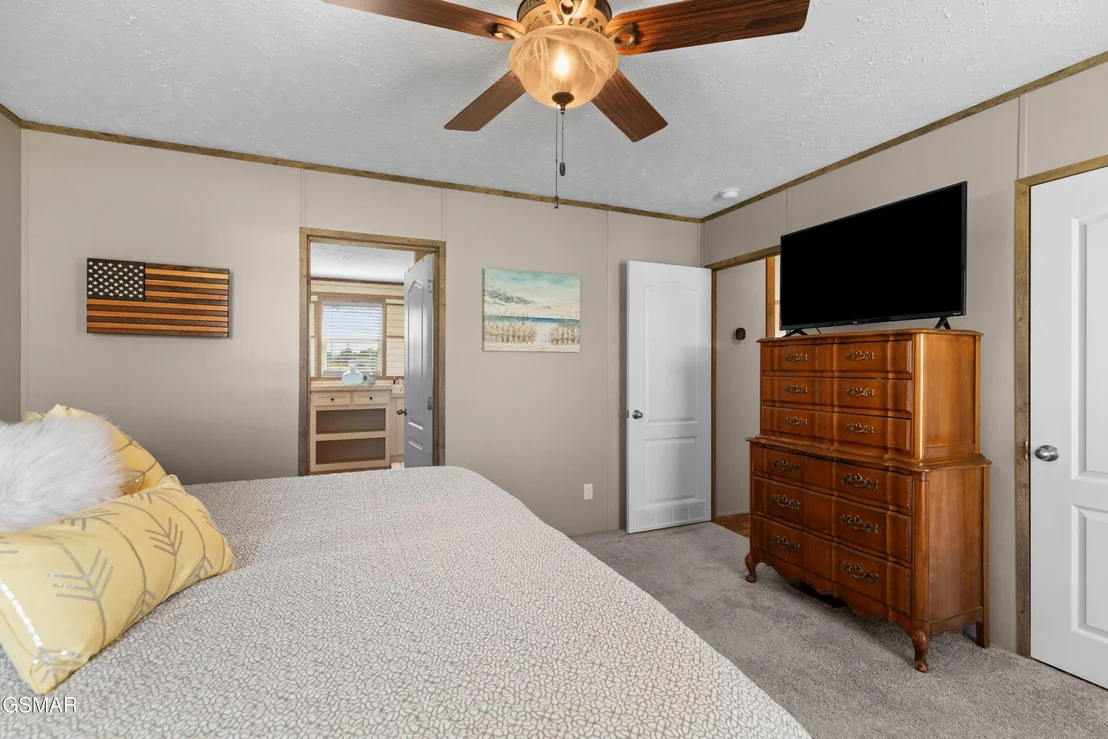 Photo of 405 Barry Cove