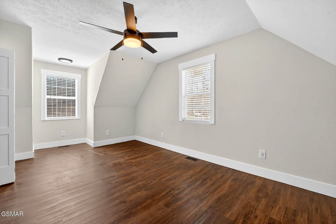 Photo of 1050 Briar Court