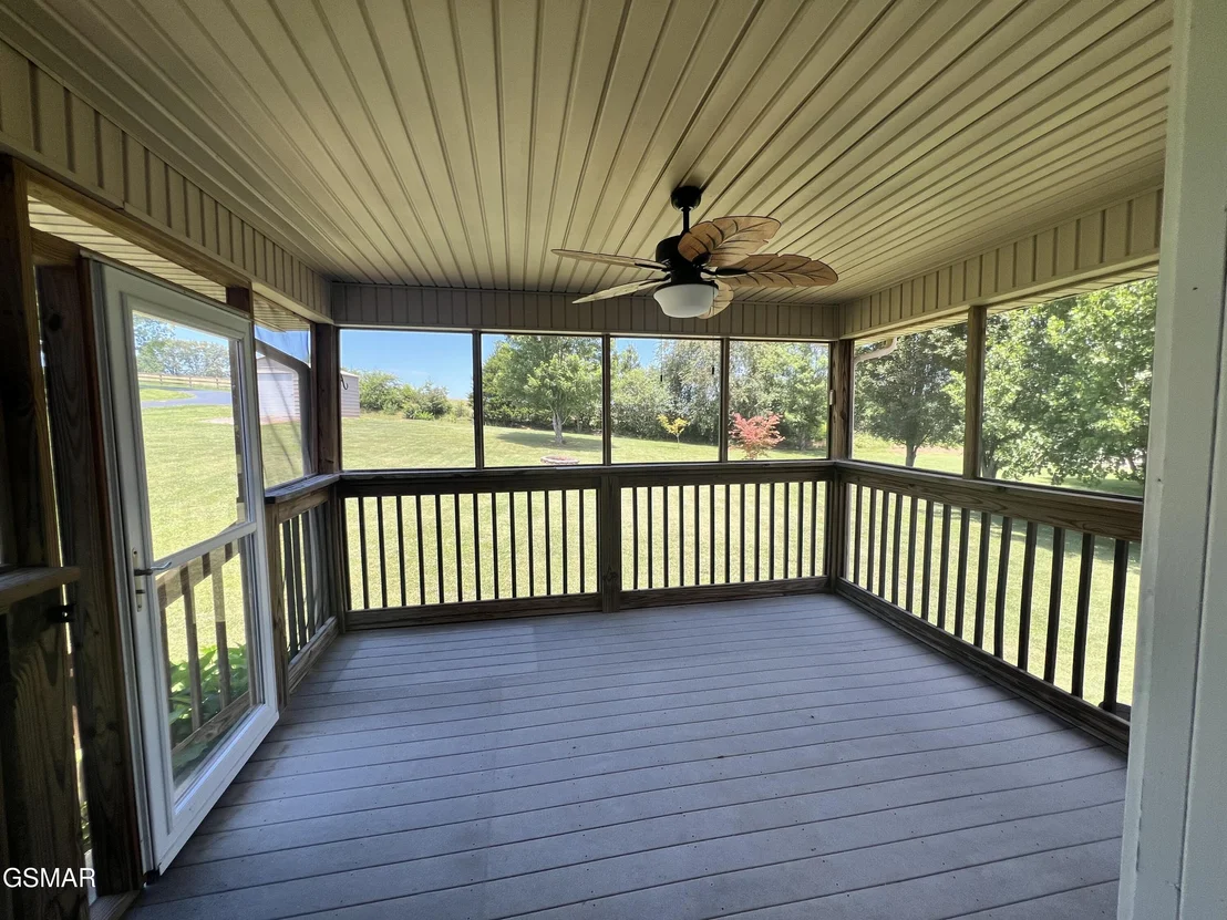 Photo of 2449 Oakview Lane