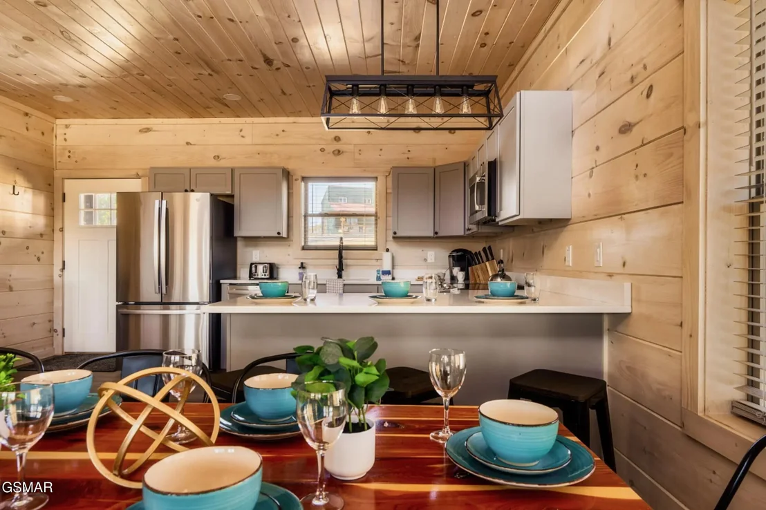 Photo of 2852 Sequoia Road