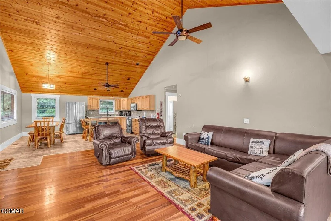 Photo of 1463 Red Cedar Lane
