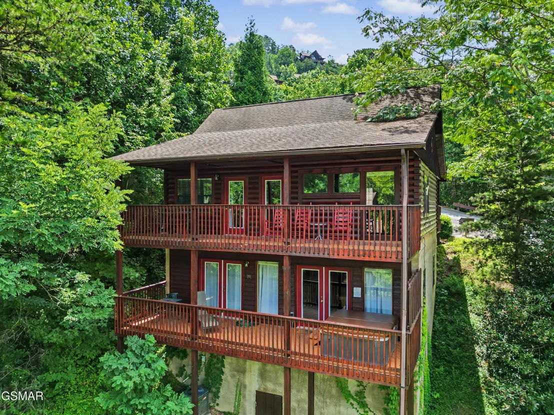 Photo of 1609 Pinewood Way