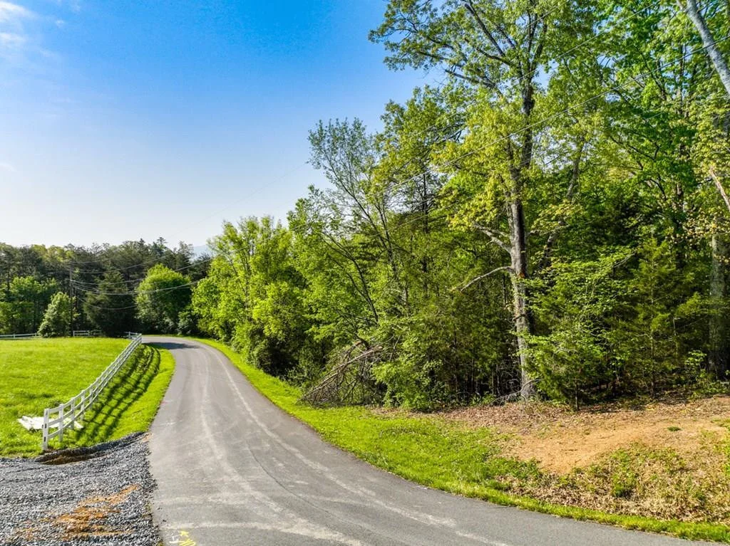 Photo of 1140 Crestview Drive