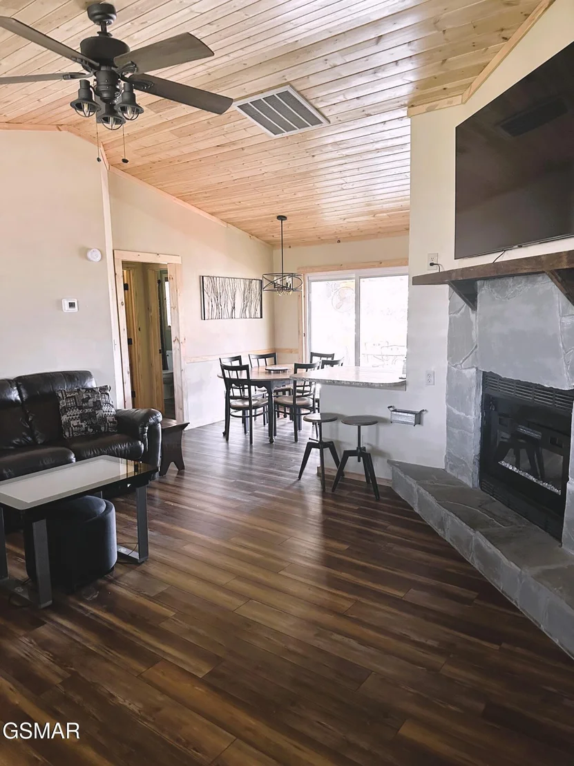Photo of 905 Sunrise Boulevard