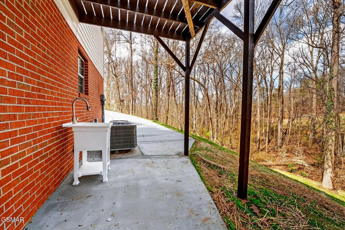 Photo of 1050 Briar Court