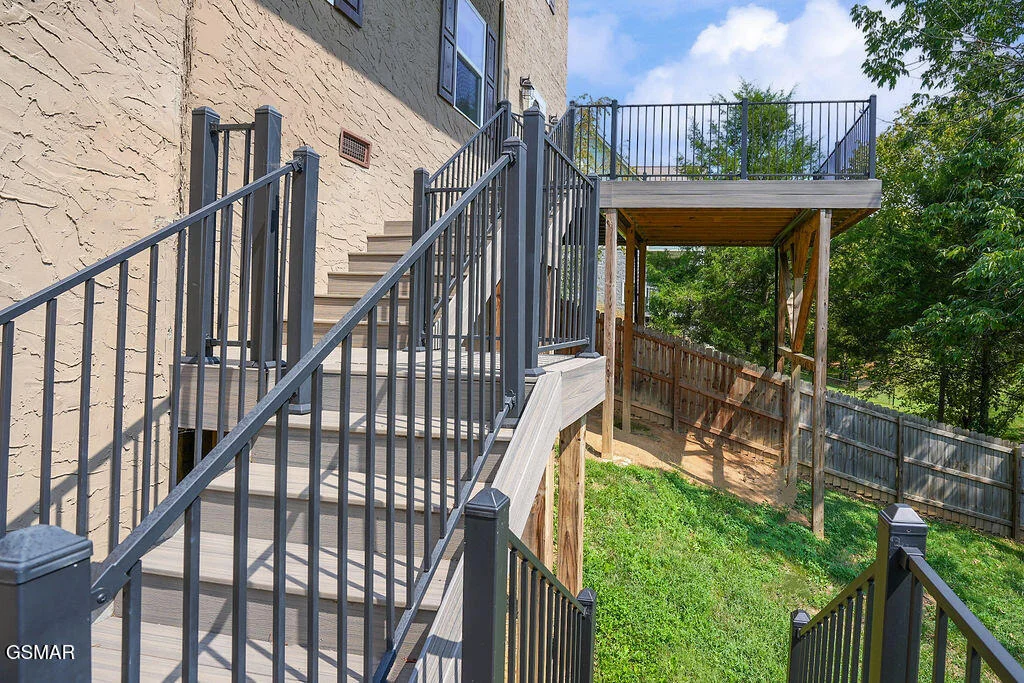 Photo of 1202 Foxwood Drive