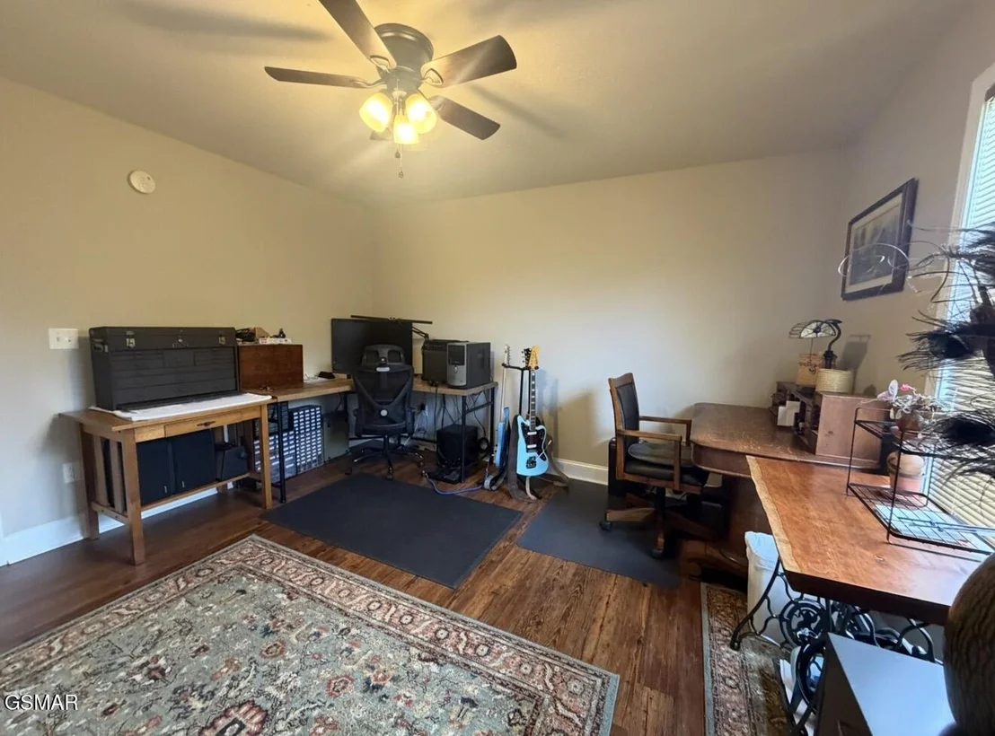 Photo of 2449 Oakview Lane