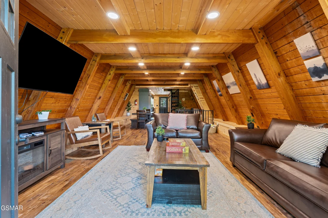 Photo of 1146 Pine Mountain Road