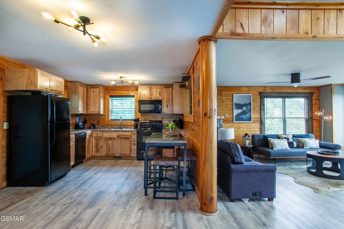Photo of 920 Falcon View Way