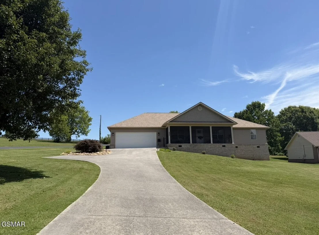 Photo of 2449 Oakview Lane