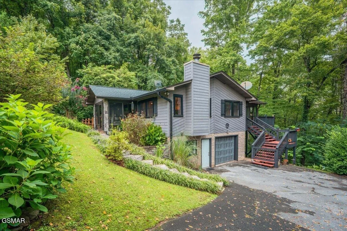 Photo of 1931 Spring Hill Drive