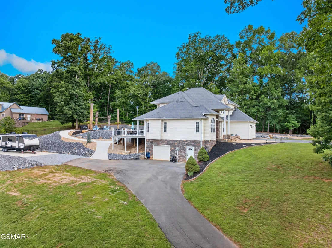Photo of 917 Crickett Drive