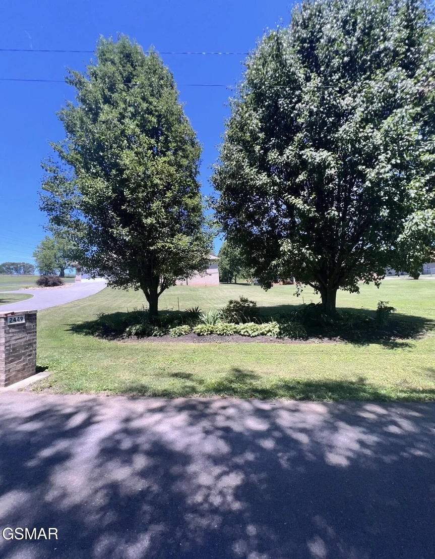 Photo of 2449 Oakview Lane