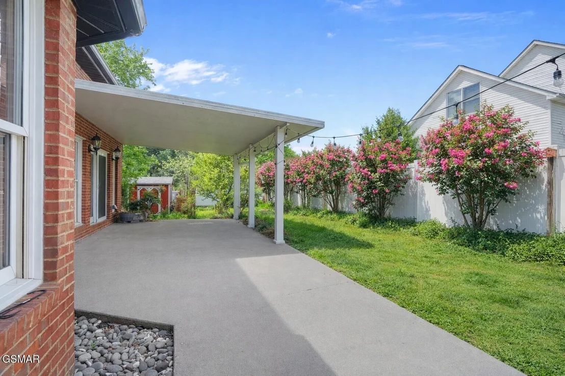 Photo of 1201 Briar Lea