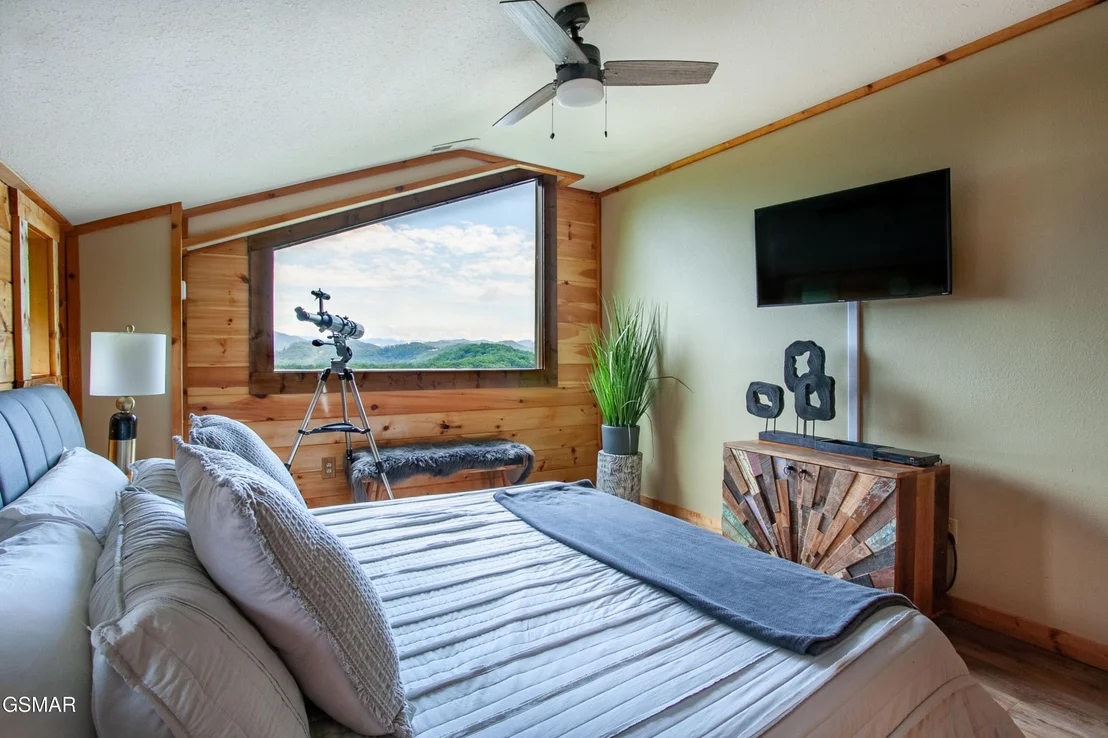Photo of 920 Falcon View Way