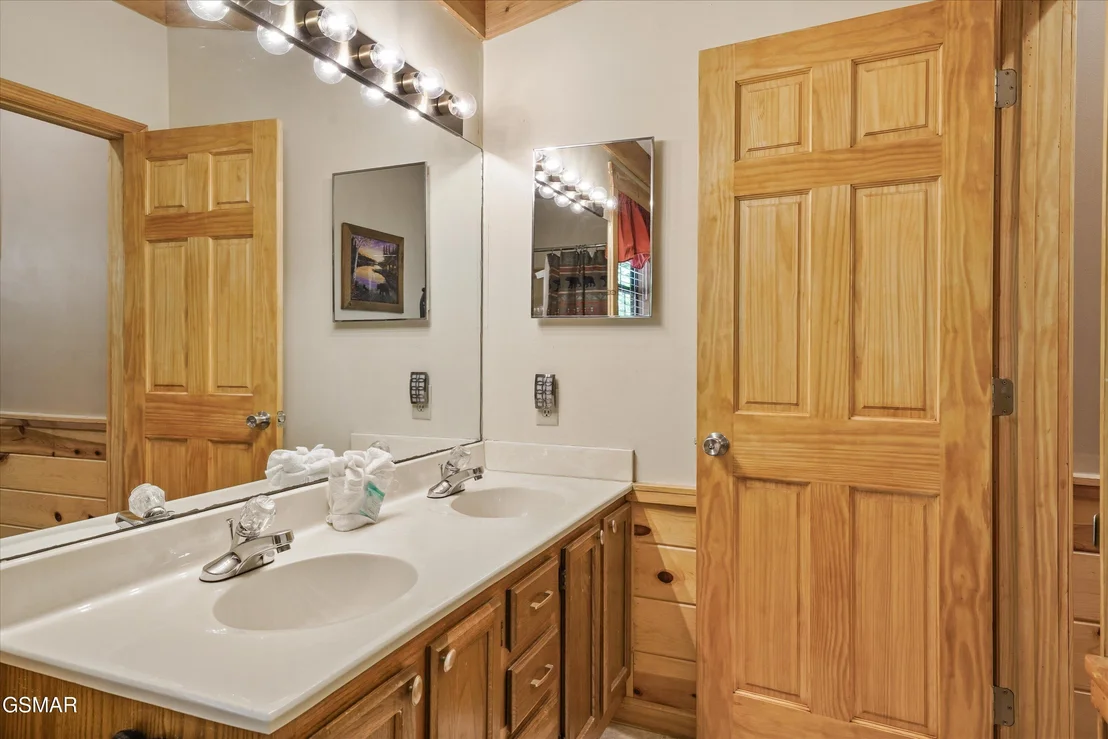 Photo of 615 Iron Mountain Road