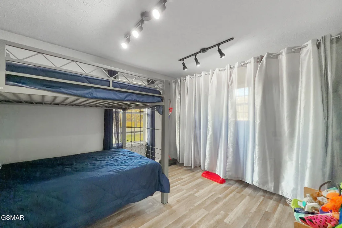 Photo of 1033 Sunset View Road