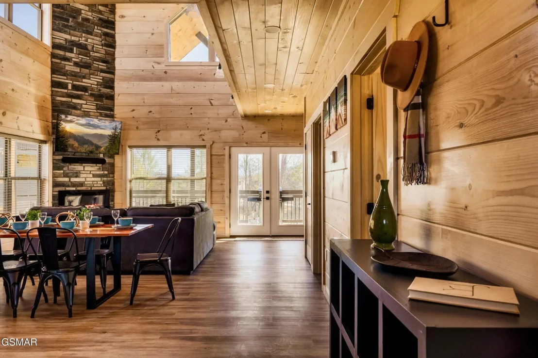 Photo of 2852 Sequoia Road