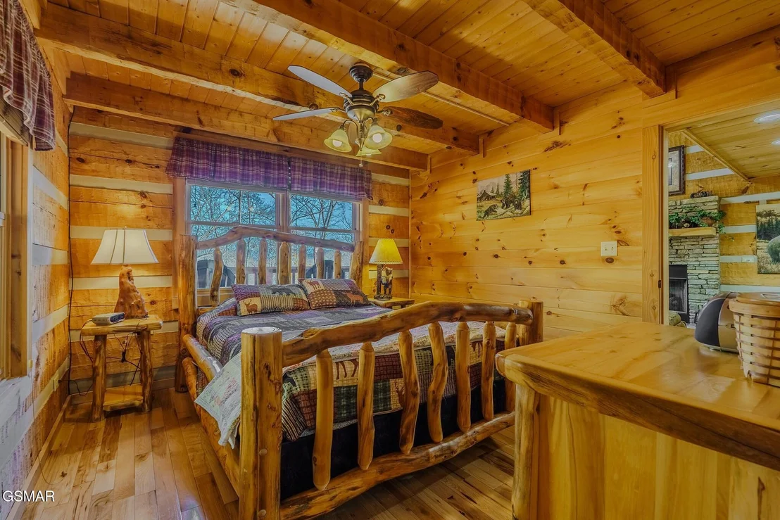 Photo of 1554 Bear Valley Road