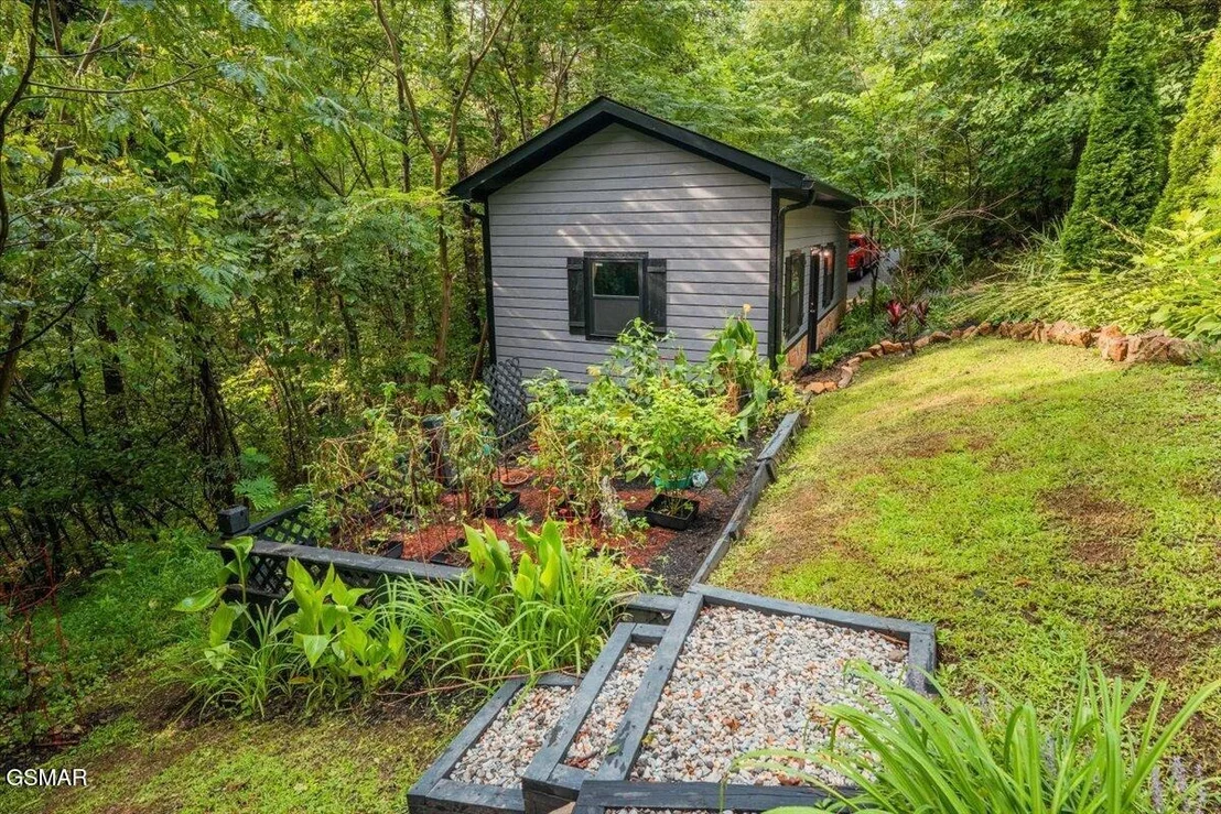 Photo of 1931 Spring Hill Drive