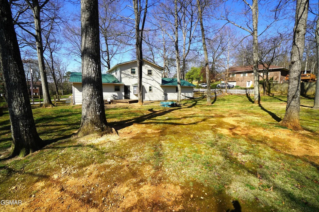 Photo of 720 White Oak Circle