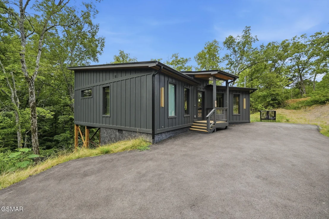 Photo of 1079 Pleasure Road