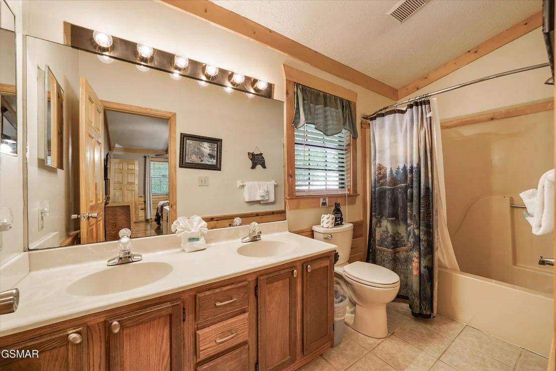 Photo of 615 Iron Mountain Road