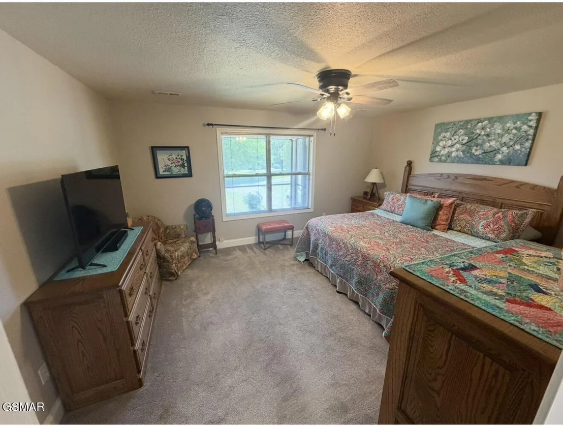 Photo of 2449 Oakview Lane