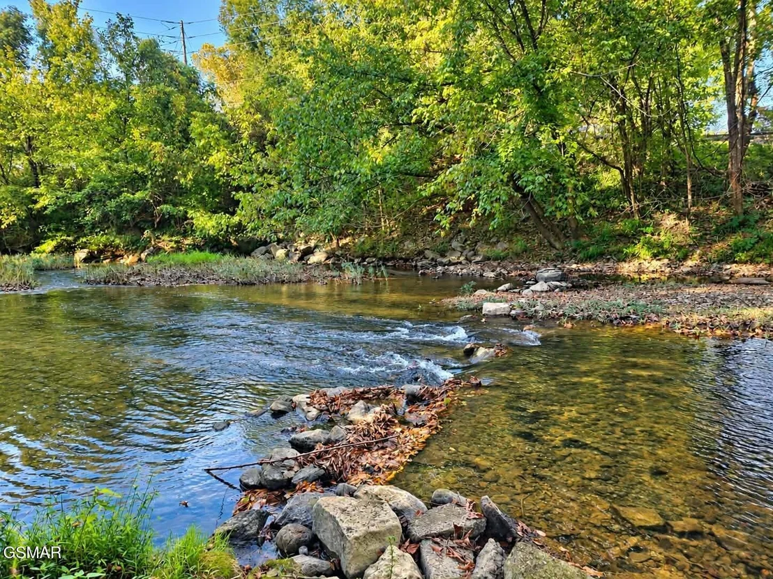 Photo of 2070 James Road