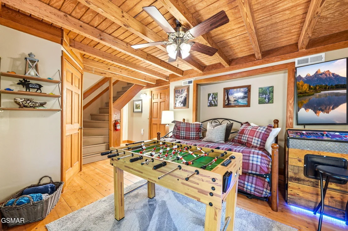 Photo of 1563 Grant Road