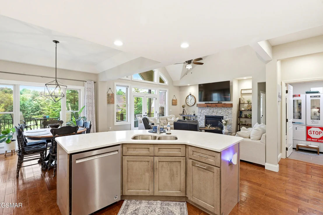 Photo of 705 Waters Edge