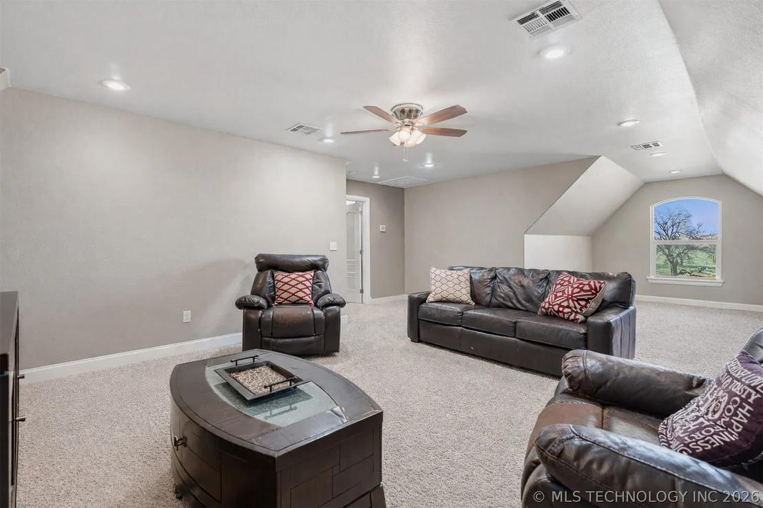 Photo of 1451 Gateway Road