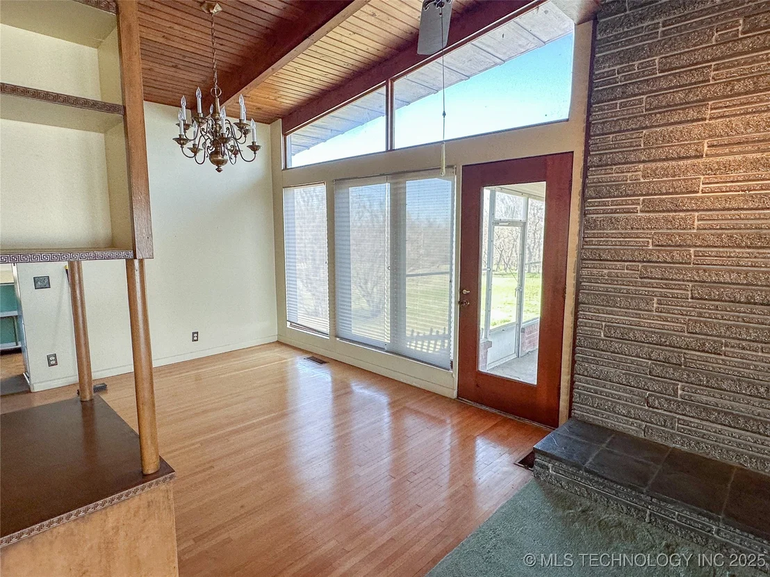 Photo of 418391 E 1215 Road