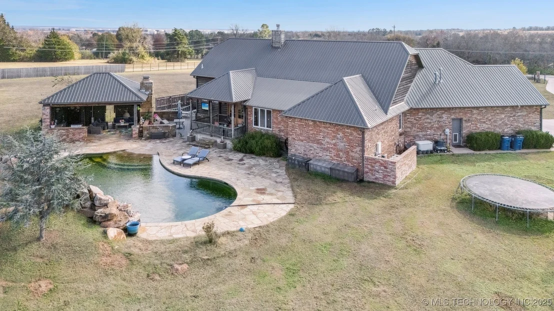 Photo of 908 W 9th Street
