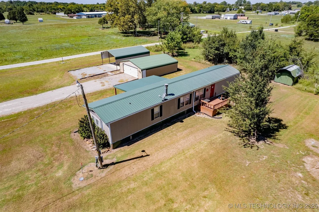 Photo of 420229 E 1144 Road