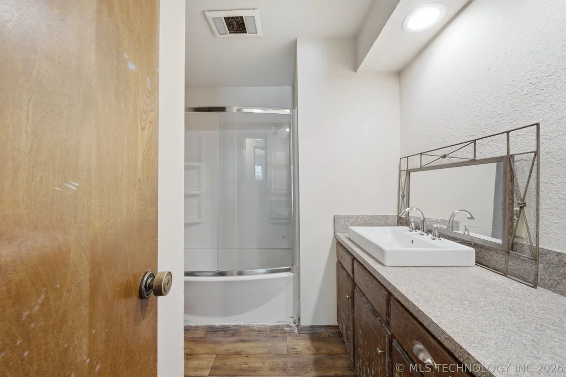 Photo of 902 Cardinal Lane
