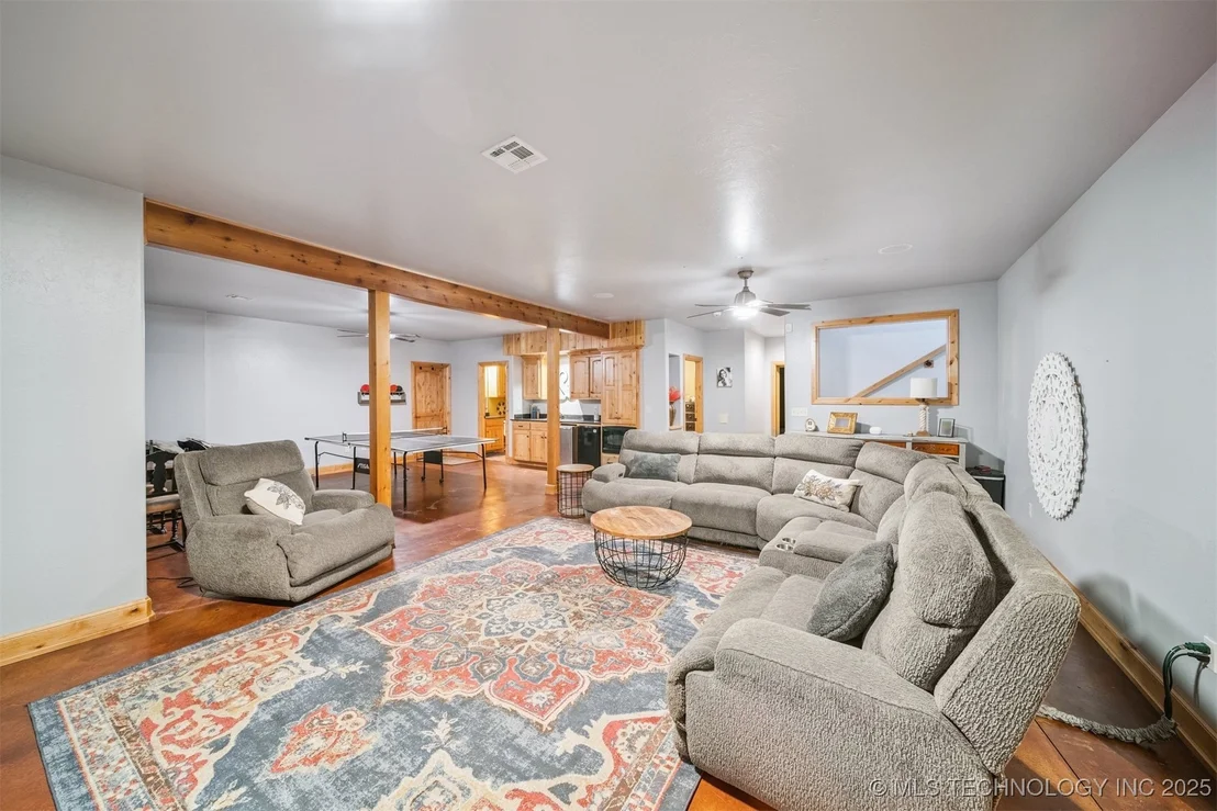 Photo of 908 W 9th Street
