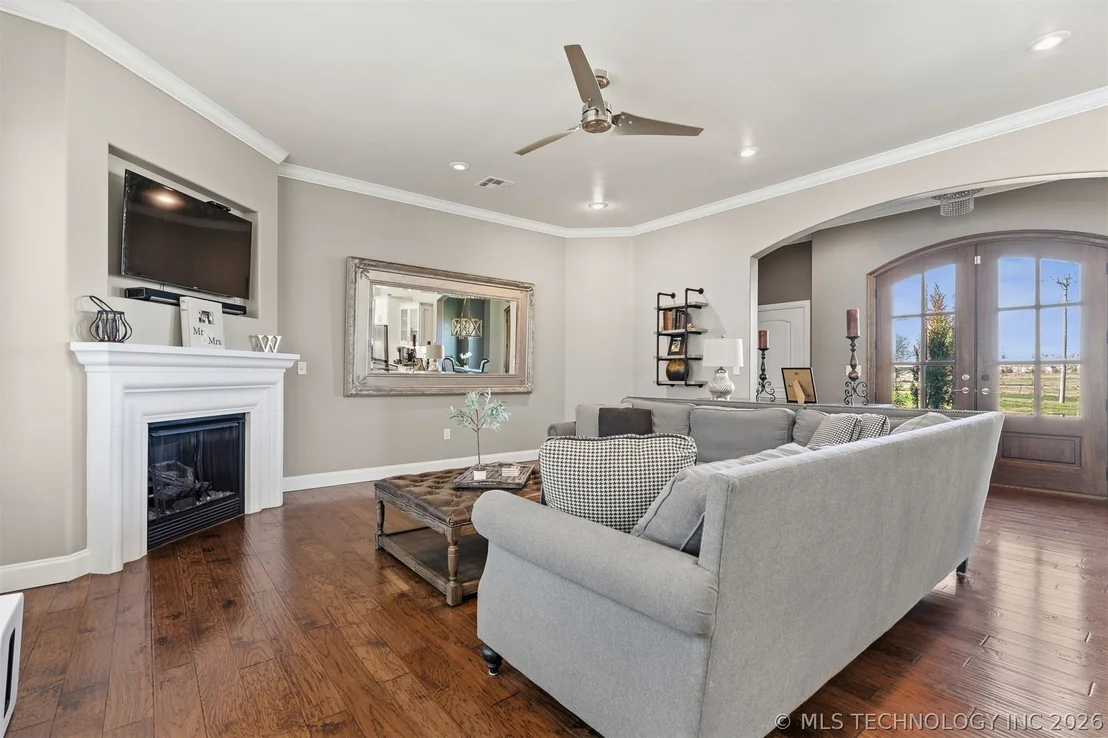 Photo of 1451 Gateway Road