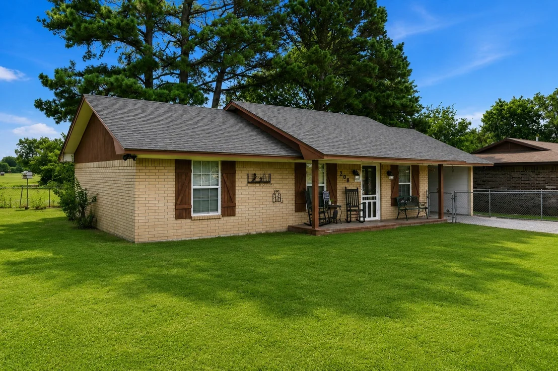Photo of 208 W Umstead