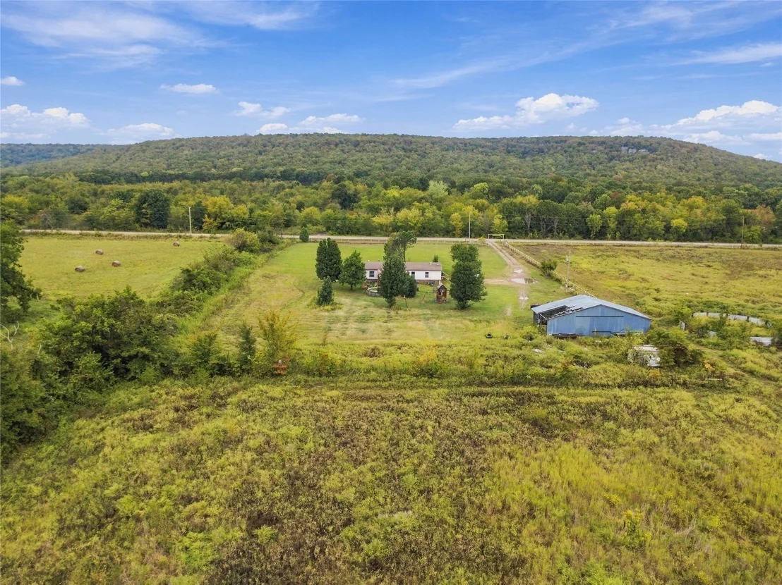 Photo of 394107 E 1150 Road