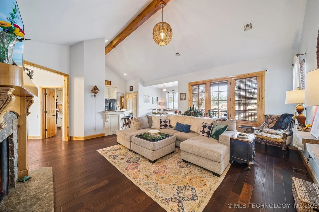 Photo of 908 W 9th Street