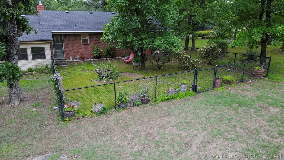 Photo of 105 W Mockingbird Lane
