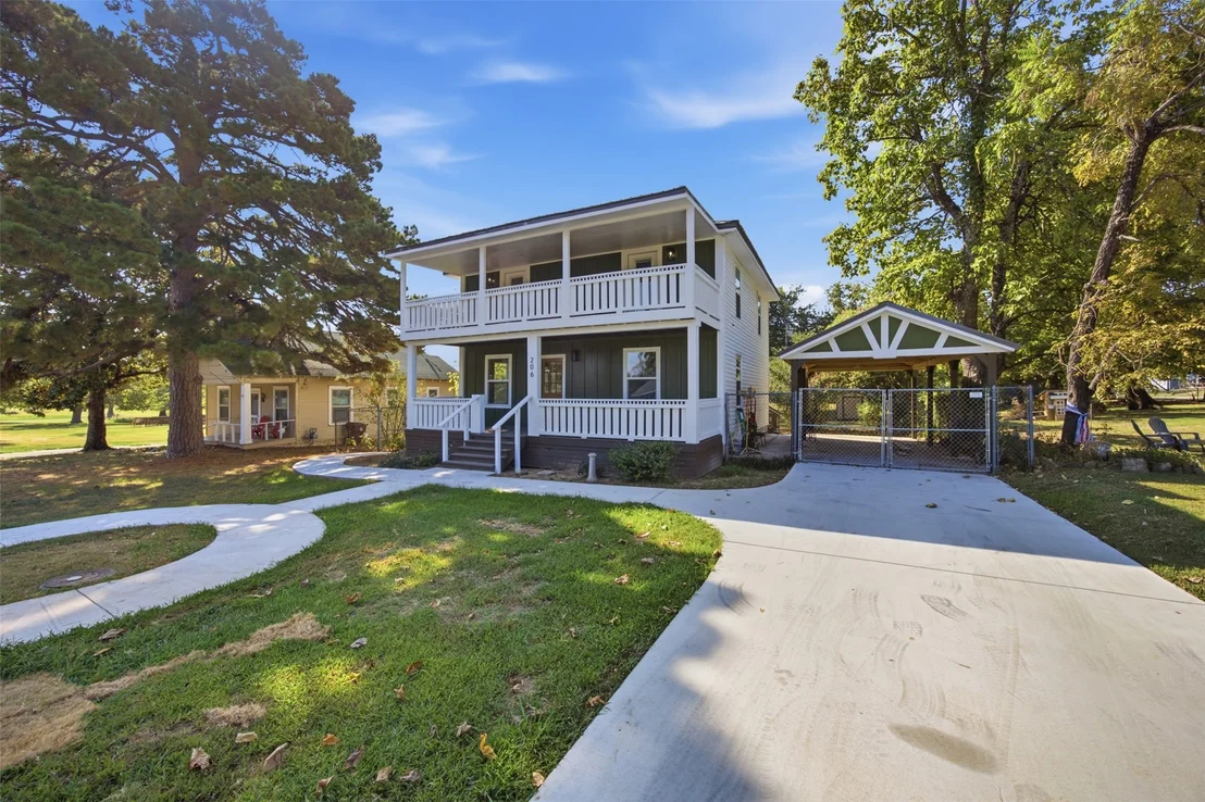 Photo of 206 Broadway Avenue