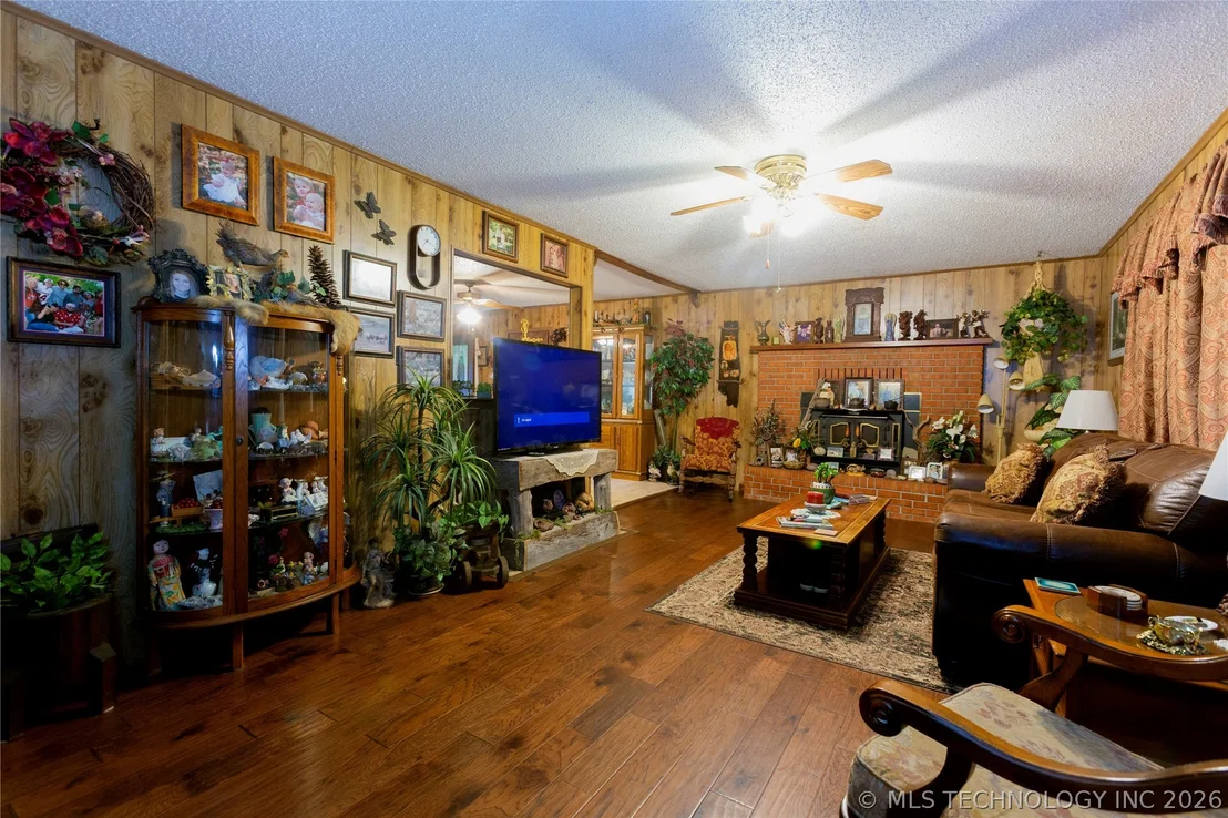 Photo of 105 W Mockingbird Lane