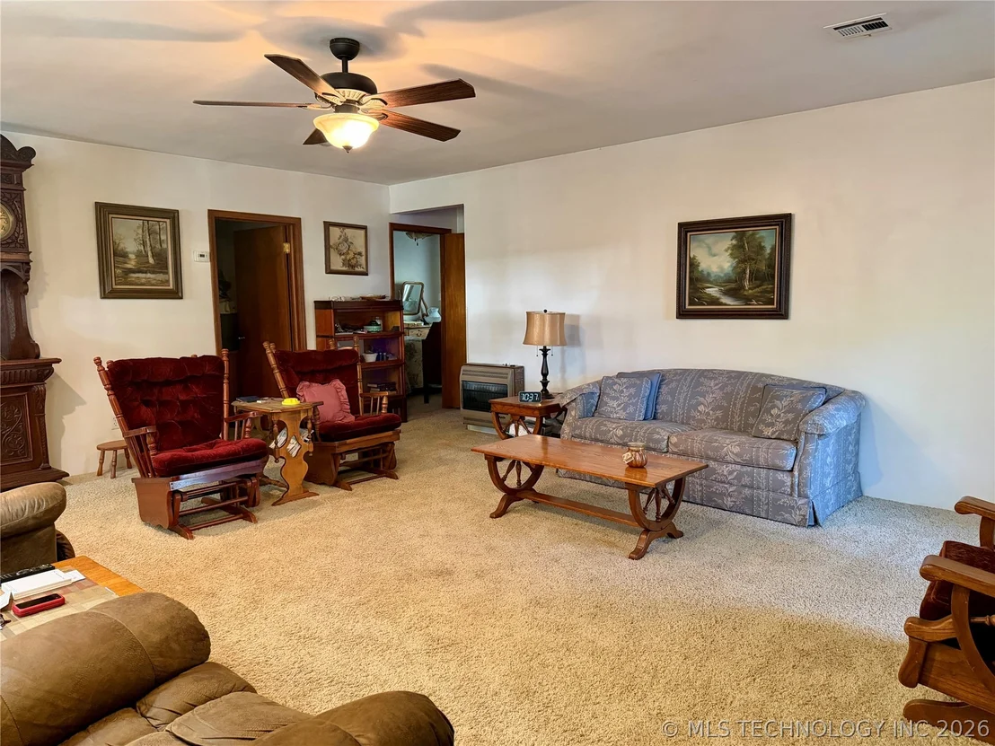 Photo of 425671 E 1168 Road