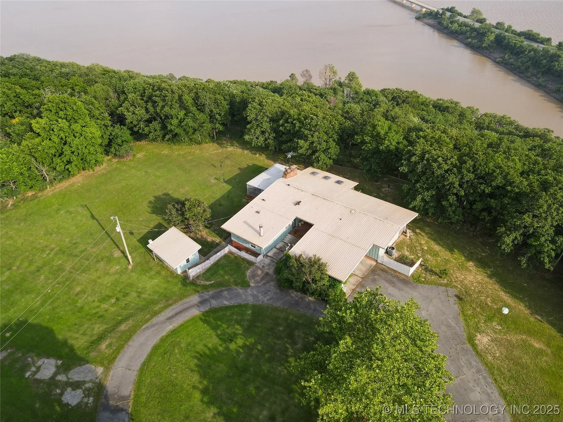 Photo of 418391 E 1215 Road