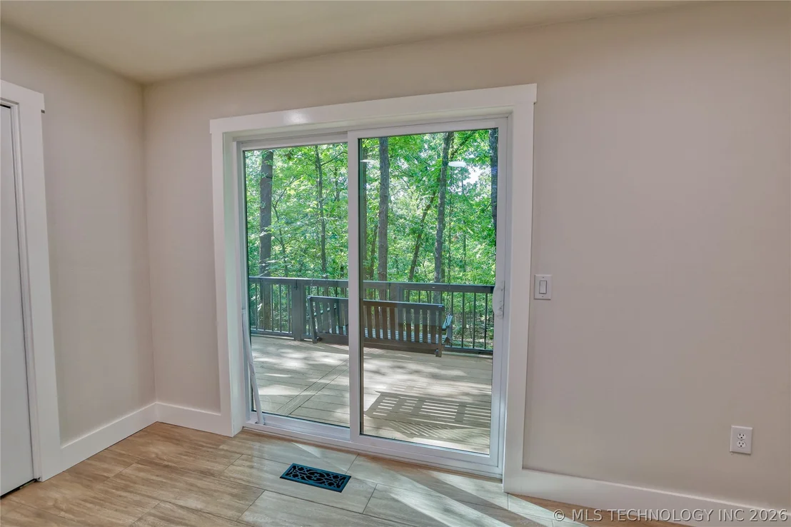 Photo of 1296 Robin Hood
