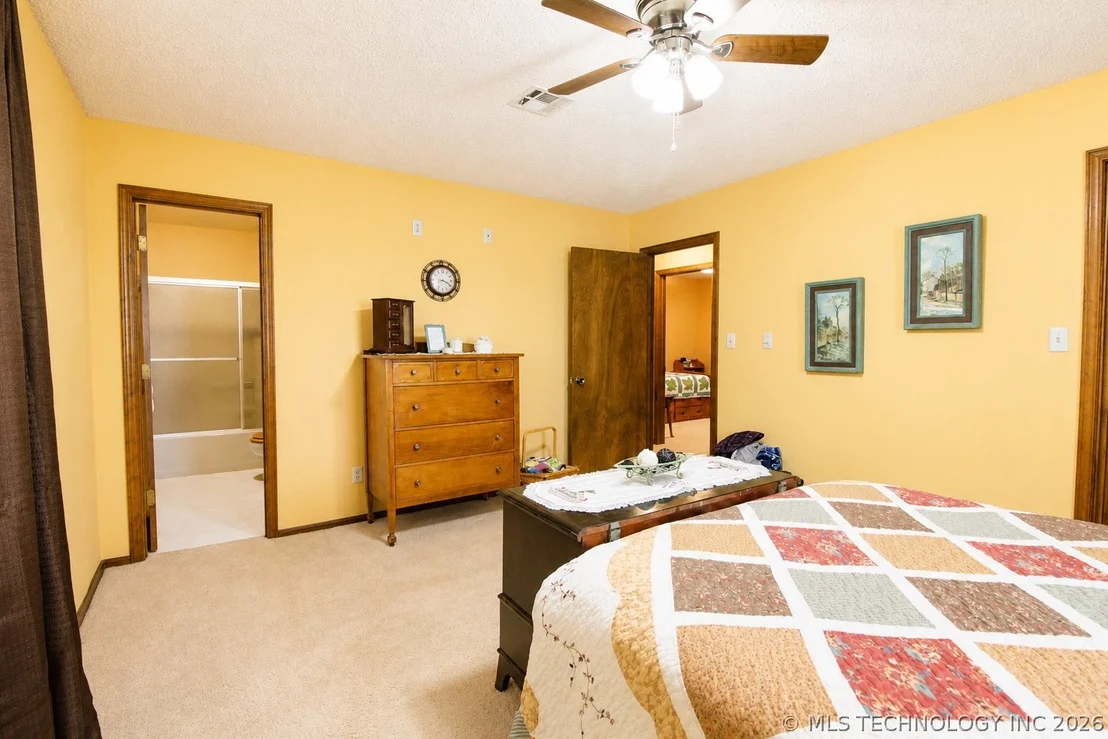 Photo of 15895 Briar Road