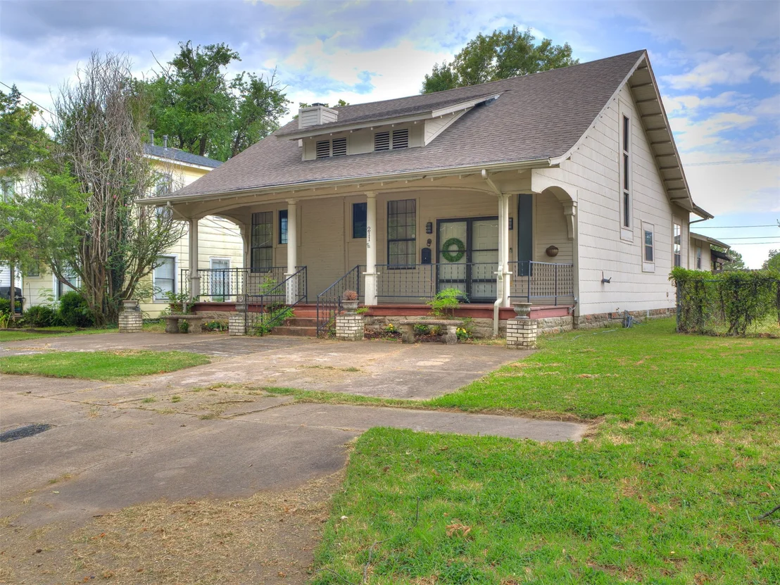 Photo of 211 N State Street