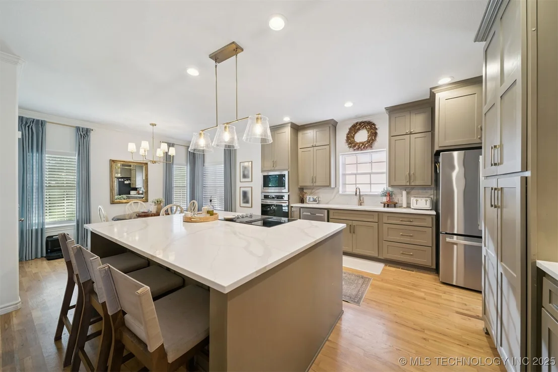 Photo of 305 N Forest Ridge Boulevard